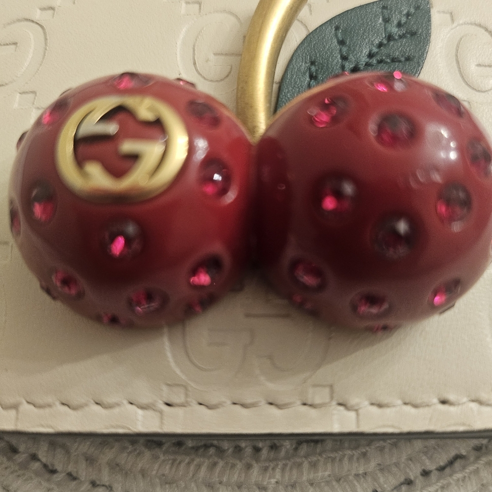 🔴SOLD🔴      Gucci GG Embossed Cherry Card Holder / Small Wallet 🍒Cherry - Picture 6 of 10